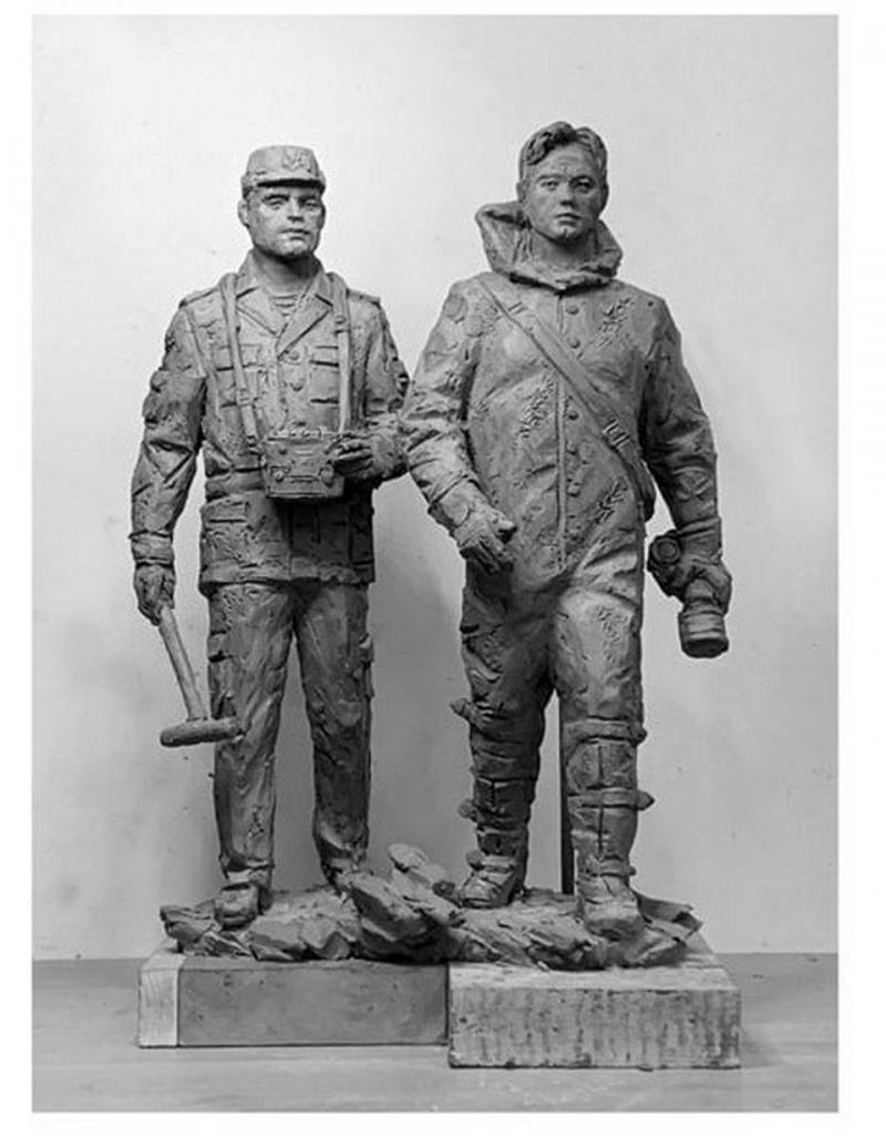 В Красноярске приступили к созданию бронзового памятника ликвидаторам аварии на Чернобыльской АЭС Мемориал установят на пересечении проспекта Комсомольского и улицы Мате Залки Композиция будет состоять из двух фигур высотой 2 3 метра на гранитных подиумах Открытие монумента запланировано на 26 апреля 2026 года к 40 летию со дня трагедии Подробнее на Бабре красноярск kras 24