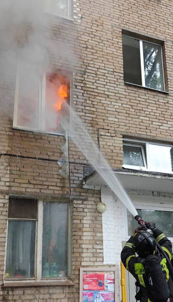 В Долгопрудном из-за грозы произошло два пожара в квартирах Возгорания начались после удара молнии в дом от короткого замыкания. В обоих случаях все потушили, никто не пострадал