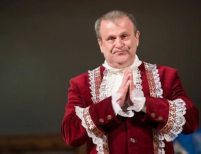 Скончался актер и режиссер лучший Дед Мороз России Александр Скавыш Об этом сообщают российские СМИ Смерть актёра наступила внезапно Ему было 55 лет Отмечается что ранее у Скавыша были проблемы с сердцем несколько лет назад он перенес операцию после чего успешно восстановился и продолжал работать ruoxuaz скончалсяАлександрСкавыш Новости Азербайджана Написать нам