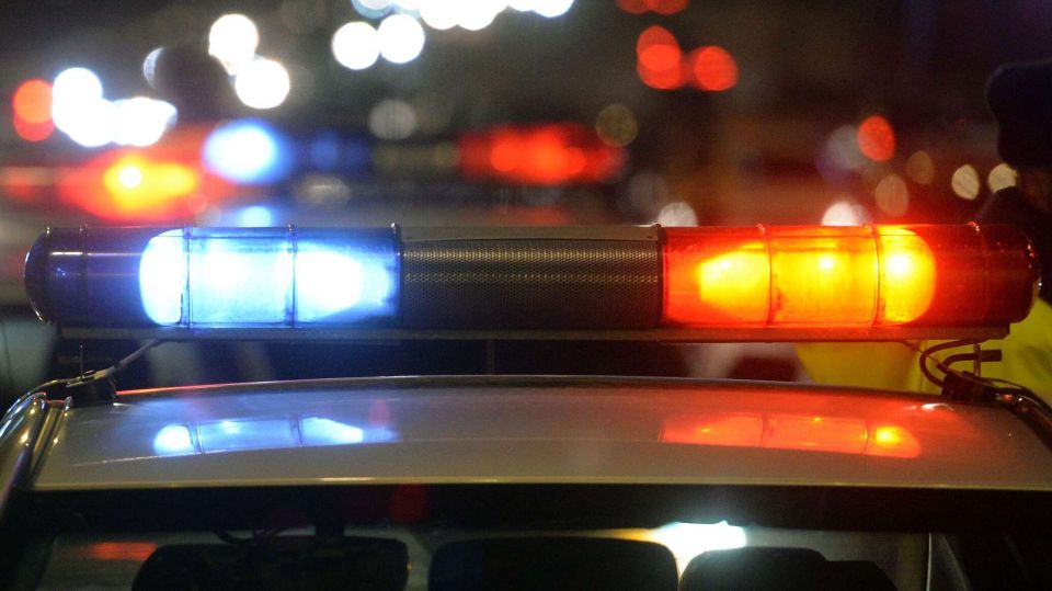 Сальдо ввел комендантский час на Рождество в Херсонской области СИМФЕРОПОЛЬ 5 янв РИА Новости Крым В Херсонской области из за теракта в Хорлах отменен указ от 24 декабря 2025 года о приостановке комендантского часа на Рождество Об этом сообщил губернатор области Владимир Сальдо Непростое но абсолютно необходимое решение принято из за теракта в Хорлах Комендантский час в ночь с 6 на 7 января 2026 года будет действовать в обычном режиме с 23 00 до 04 00 написал Сальдо в Telegram канале Он призвал жителей с пониманием отнестись к этим изменениям В ночь на 1 января ВСУ нанесли целенаправленный удар беспилотниками по месту где мирные жители встречали Новый год Три БПЛА ударили по кафе и гостинице на побережье Черного моря в Хорлах Херсонской области Первоначально со Подробнее