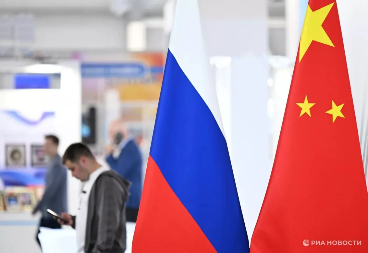 Каждая четвертая действующая иностранная компания в России основана выходцами из Китая выяснили для РИА Новости аналитики Rusprofile Предприниматели из Поднебесной чаще всего занимаются оптовой розничной и онлайн торговлей Подписаться на РИА Новости экономика