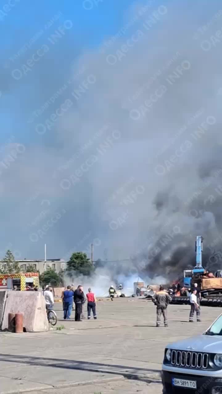 Пожар в Измаиле и Металлургическом районе: густой дым и разрушения