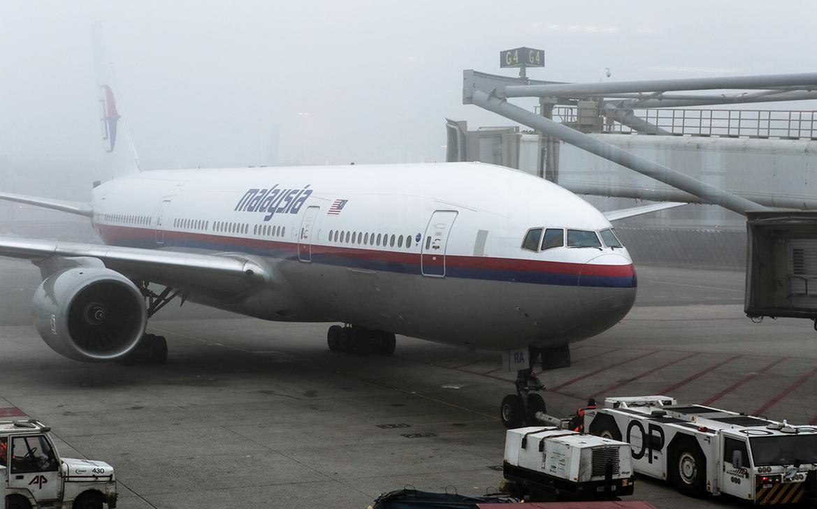 Возобновление поисков рейса MH370 Малайзийские власти объявили о возобновлении поисков пропавшего в 2014 году самолета рейса MH370 авиакомпании Malaysia Airlines Поиски начнутся 30 декабря 2025 года в зоне где наибольшая вероятность обнаружения обломков К предыдущим попыткам поиска власти возвращались в конце 2024 года но они приостановились в апреле из за окончания сезона Напомним что рейс MH370 исчез над Южно Китайским морем 8 марта 2014 года с 227 пассажирами и 12 членами экипажа на борту Обломки до сих пор остаются не найденными