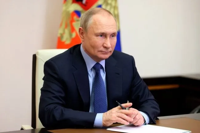 Президент РФ Владимир Путин поздравил колымчан с Днём Великой Победы   В поздравительной телеграмме говорится Уважаемые жители Магаданской области Мы всегда отмечаем этот священный праздник с чувством сыновьей гордости за великий подвиг наших отцов дедов и прадедов которые не покорились жестокому и беспощадному врагу сокрушили нацизм сберегли Отечество спасли весь мир Их стойкость сила духа и вера в правое дело будут служить для нас вечным примером беззаветной любви к Родине личной сопричастности к её судьбе Желаю вам успехов и всего наилучшего   vmagadanpress com президент рф владимир путин поздрави