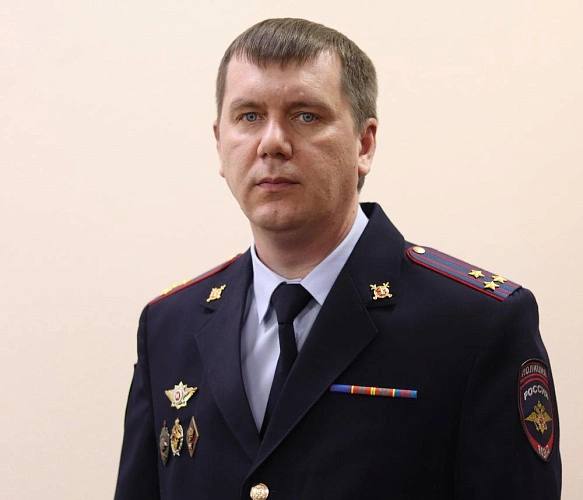 В Ростовской области назначили врио замначальника полиции В Ростовской области назначили временно исполняющего обязанности замначальника донского главка МВД России Им стал полковник полиции Виталий Исаков Об этом сообщила пресс служба ведомства в телеграм канале Виталий Викторович начал службу в органах внутренних дел в 1998 году в последние годы занимал различные руководящие должности в подразделениях полиции За время службы неоднократно награждался ведомственными медалями говорится в публикации Также известно что Исаков родился в Красноярске ему 44 года В 2000 году окончил Сибирский юридический институт МВД России До назначения занимал должность замначальника полиции по оперативной работе по Красноярскому краю Подпишись на 1Rnd в МАХ Написать в редакцию