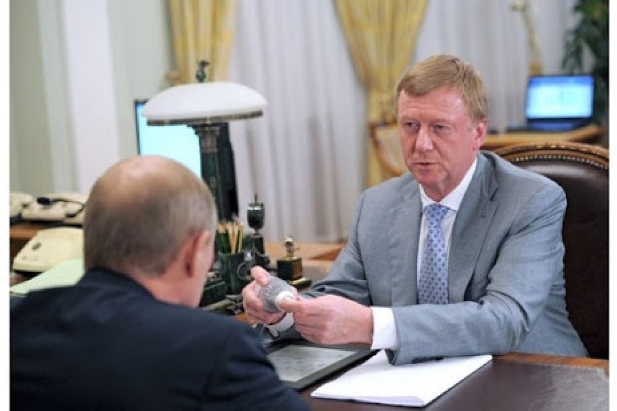 Арбитражный суд Москвы удовлетворил ходатайство государственной корпорации «Роснано» о рассмотрении в закрытом режиме иска к экс-главе компании Анатолию Чубайсу и еще семи бывшим топ-менеджерам. Основанием для закрытия процесса стало заявление истца о наличии в материалах дела сведений, составляющих коммерческую тайну. Представитель Чубайса Павел Хлюстов настаивал на продолжении процесса в открытом режиме и заявил, что за требованием закрыть процесс стоит не защита конфиденциальной информации, а стремление «скрыть отсутствие результатов» пятилетней работы нового руководства «Роснано». rbc