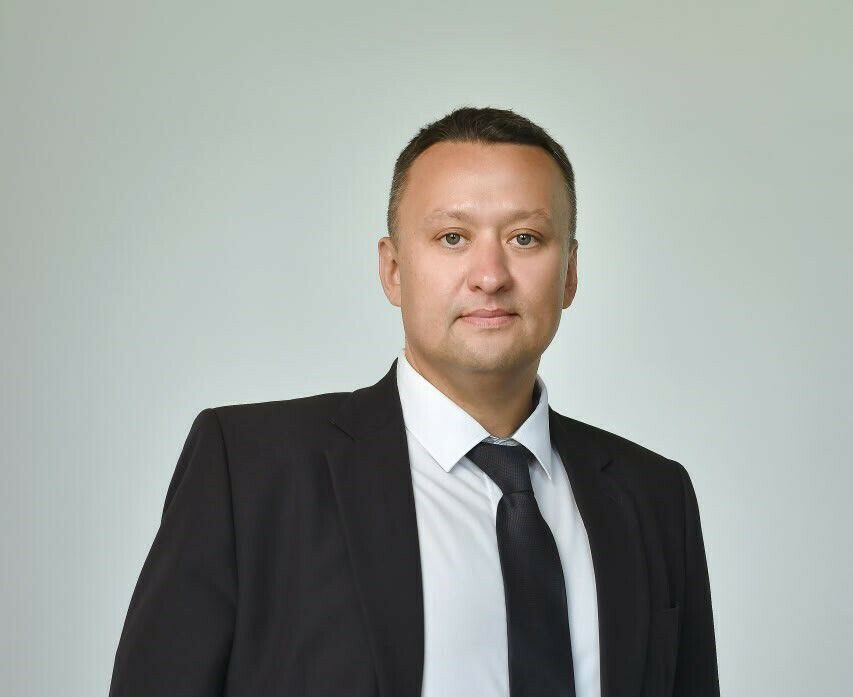 Министр цифрового развития и связи Амурской области Денис Земнухов спас человека, который тонул в реке Малая Невка в Санкт-Петербурге. В северную столицу Денис Владимирович приехал на Петербургский международный экономический форум, и в один из дней, проходя по набережной, заметил тонущего человека. Не раздумывая, амурчанин бросился на помощь. Благодаря своим смелым и профессиональным действиям и оперативной реакции, министр спас утопающего. За героические действия амурского министра поблагодарил начальник главного управления МЧС по Санкт-Петербургу.