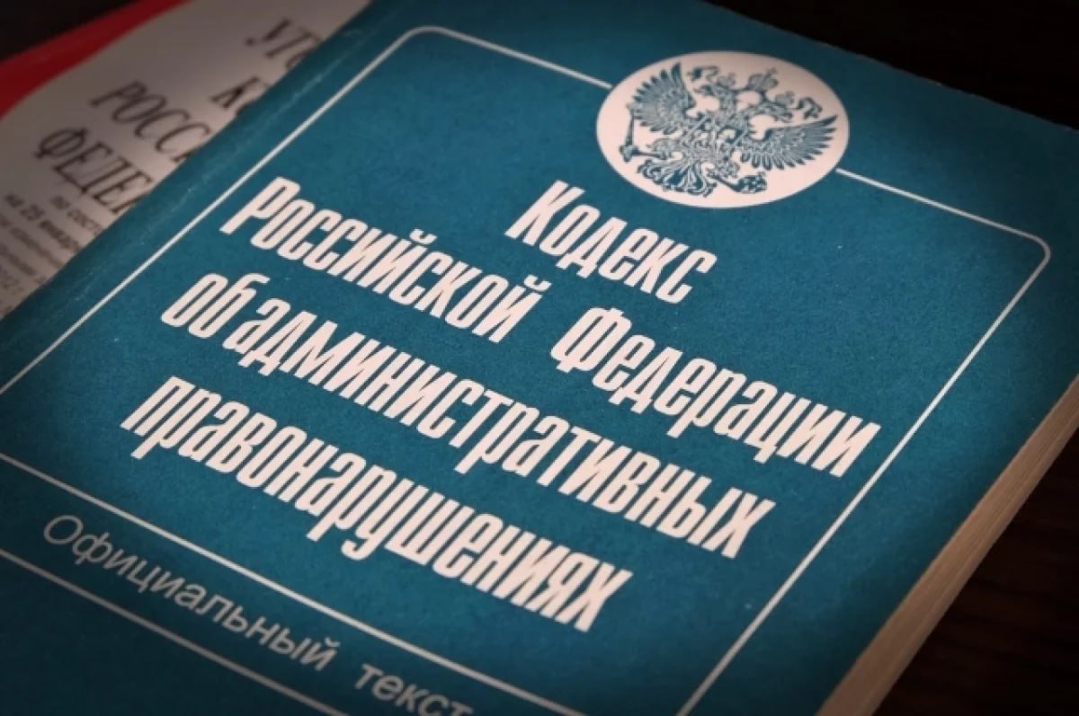 На кладбище в селе Барано-Оренбургское Приморского края полиция выявила факт повреждения надгробий . По данным пресс-службы ОМВД России по Пограничному округу, выяснилось, что к порче памятников причастны двое несовершеннолетних братьев десяти и одиннадцати лет . В результате их действий десять надгробий оказались серьёзно повреждены, а владельцам причинён материальный ущерб . Родителей подростков привлекли к административной ответственности по статье 5.35 КоАП РФ . #Приморье #полиция #кладбище #вандализм #несовершеннолетние #новости