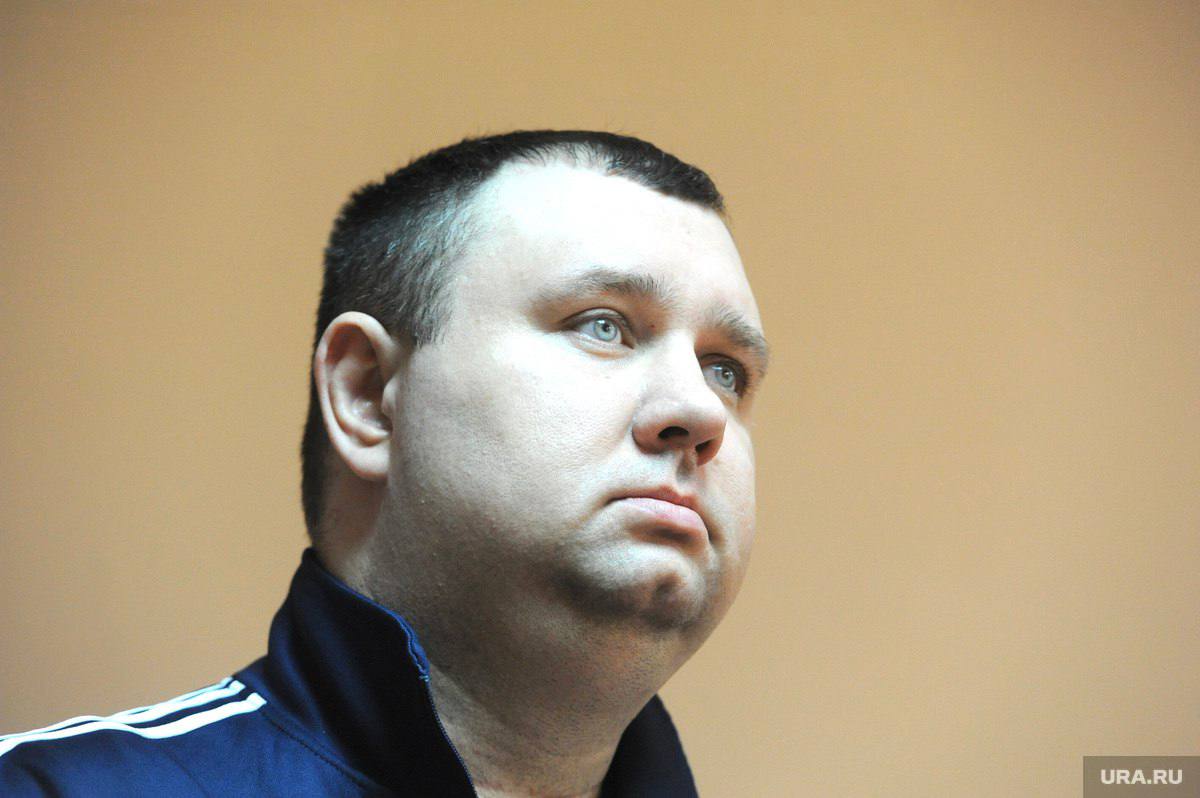 Бывший начальник Калининского отдела экономической безопасности и противодействия коррупции сел ВНИМАНИЕ за взятку Схема была простая полиция нагрянула с проверкой в магазин где торговали никотиновой продукцией там все изъяли Но предприниматель оказался находчивее предложил обмен товаров на взятку в 250 тысяч рублей За помощь другу бывший полицейский получил семь с половиной лет лишения свободы и штраф 750 тысяч рублей Подписаться   Мы в MAX