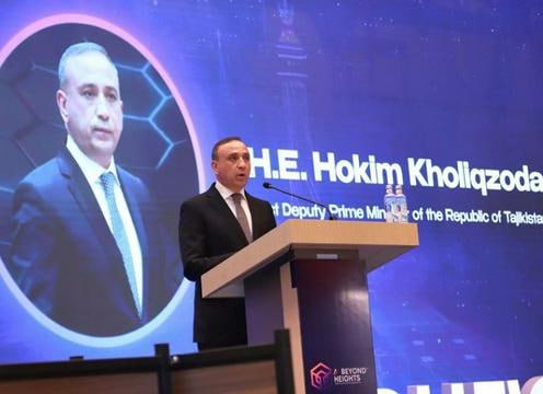 Власти Таджикистана планируют создать центральноазиатский центр искусственного интеллекта в Душанбе По словам первого заместителя премьера министра правительства страны Хокима Холикзода в стране уже действует Академия ИИ подготовлено более 750 специалистов и создано свыше 10 национальных стартапов многие из которых вышли на международный рынок Специальность искусственный интеллект внедрена в программы 10 вузов реализуется проект Уроки искусственного интеллекта в 100 школах а в Душанбе создана Зона свободной занятости ИИ со статусом особой инновационной зоны Подробнее на нашем сайте Актуальные новости из Центральной Азии fergananews