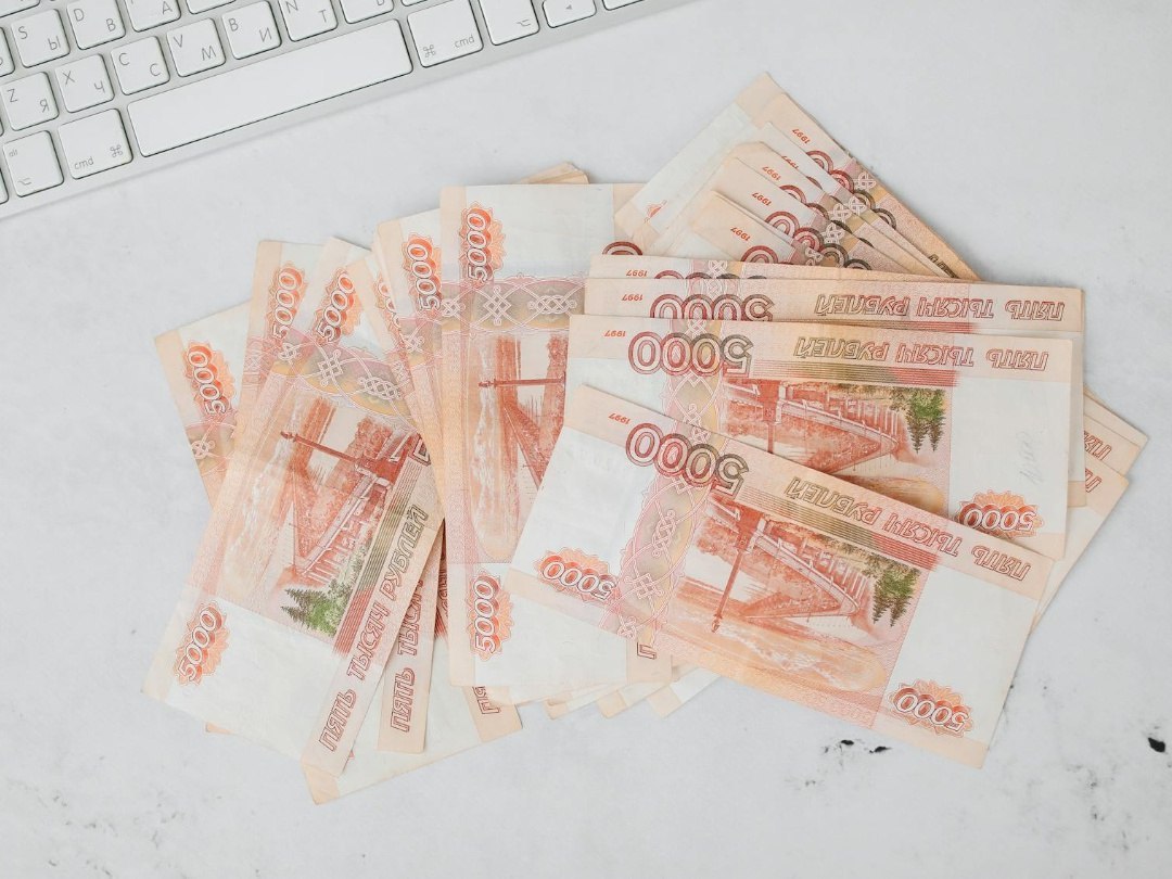 Экс-главбуха больницы в Карачаево-Черкесии обвинили в хищении 30 млн рублей По версии следствия, обвиняемая, которая являлась заместителем, а затем главным бухгалтером одной из больниц в Черкесске, стала участницей преступной группы, созданной главным врачом для хищения бюджетных денежных средств. В преступлении также замешаны другие работники больницы. Участники преступной группы создавали фиктивные договоры, акты выполненных работ, расчетные ведомости и платежные документы, которые использовались для осуществления незаконных финансовых операций.