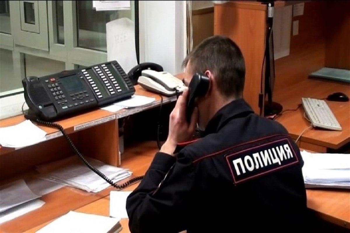 Полицейские разбираются в обстоятельствах причинения телесных повреждений ребенку в г.о. Домодедово В Дежурную часть УМВД России по г.о. Домодедово поступило заявление от местной жительницы о том, что в подъезде одного из домов, расположенных на улице Курыжова в мкр. Южный, её сыну нанесли телесные повреждения. Полицейскими предварительно установлено, что женщина схватила и стала душить мальчика 2017 г.р., который смог вырваться и убежать. Сотрудниками полиции проводятся мероприятия, направленные на выяснение всех обстоятельств произошедшего. По результатам проверки будет принято решение в порядке, предусмотренном законодательством.