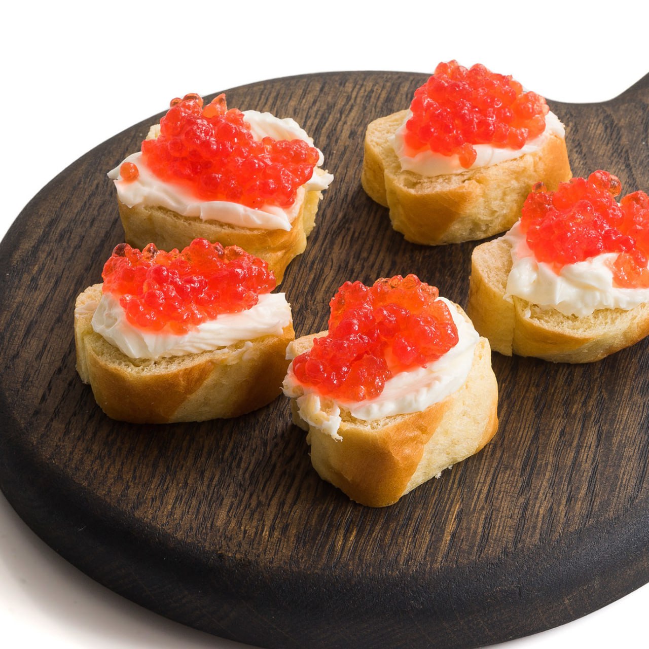 Россиян предупредили о передозировке икрой Даже деликатес может навредить здоровью если переборщить Диетолог Нурия Дианова рассказала что безопасная порция для здорового взрослого одна столовая ложка 20 30 граммов за один приём пищи Основная проблема икры высокое содержание соли Поэтому детям подросткам и беременным женщинам рекомендуется есть её в ещё меньших количествах Также икра может быть опасна для людей с заболеваниями сердца и мочекаменной болезнью отметила она вкусно но в меру спасиб за предупреждение денег на нее все равно нет а я люблю икру мне все равно НМШ