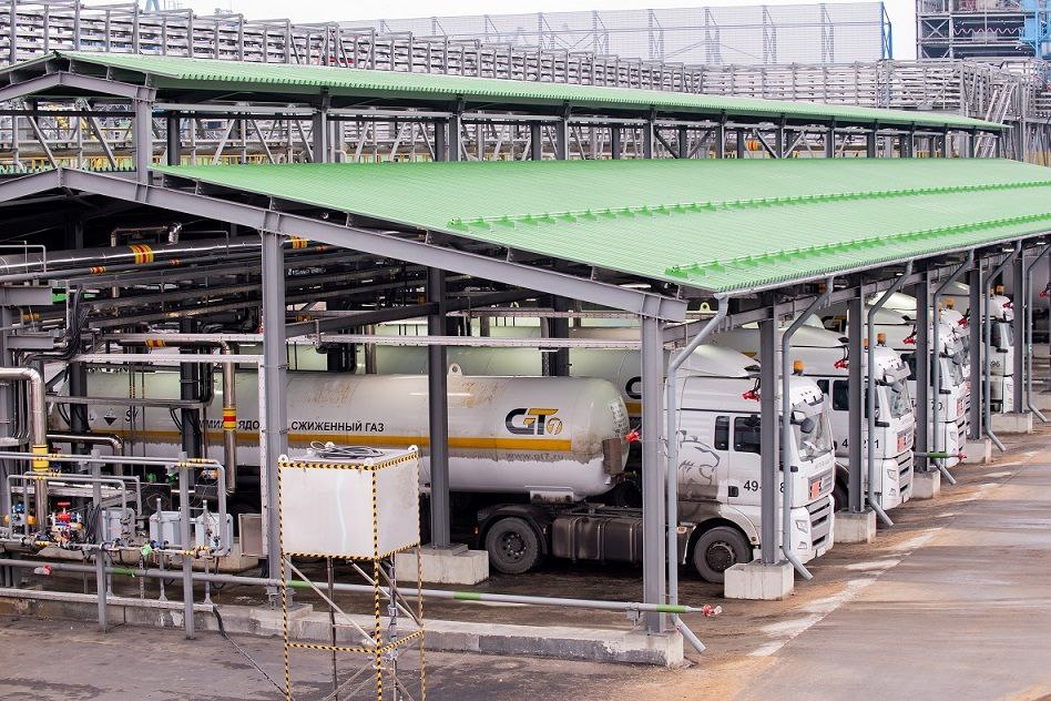 Генеральный директор терминала Port Favor Порт Фавор Усть Луга Игорь Липинский Развитие терминала Port Favor позволит нарастить экспортный потенциал РФ по минудобрениям на 8 12 Терминал открыт для всех производителей минудобрений Терминал Port Favor планирует увеличить мощность до 14 млн тонн в год к 2027 году В настоящее время проектная мощность составляет 10 5 млн тонн в год Терминал Port Favor рассчитывает на отгрузки в том числе на СМП Это позволит сократить время в пути для определенных рынков сбыта