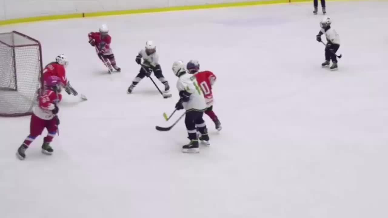 В Буденновске открыли ледовую арену, но не хватает тренеров для хоккея