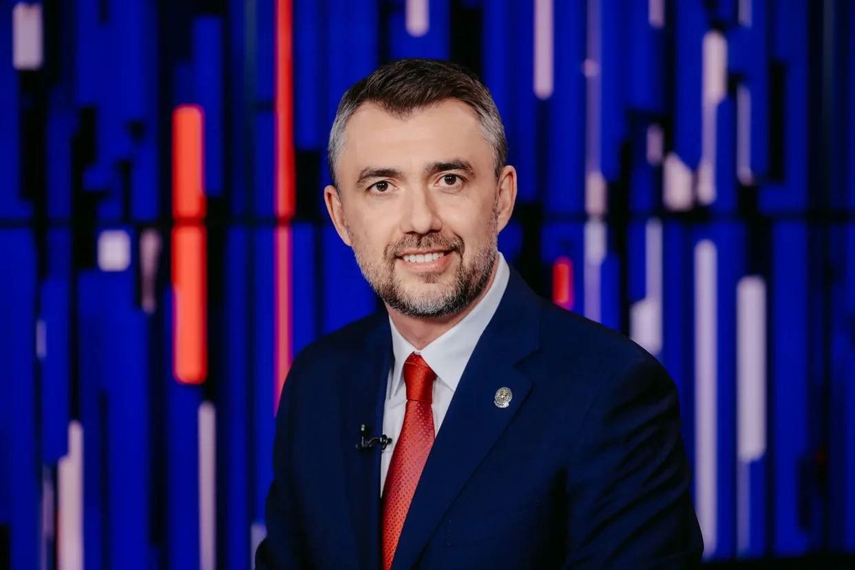 Дамир Фаттахов возглавил Бугульминский район Экс-замглавы Росмолодёжи назначили исполняющим обязанности главы исполкома района. Он пришел на смену Линару Закирову, которого подозревают в сокрытии имущества на 121 миллион рублей. О том, что предстоит сделать Фаттахову в одном из самых депрессивных муниципалитетов, мы рассказали в статье. Подписаться на «Вечерку»