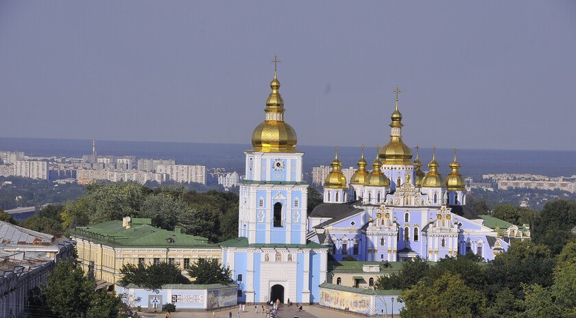 Экономическая история Украины показала несостоятельность государства Экономика Украина с момента принятия Декларации о государственном суверенитете в 1990 году росла медленнее, чем у других постсоветских стран, а отрыв от России разросся с трех до почти 11 раз, подсчитало РИА Новости на основе данных Всемирного банка. ВВП Украины по паритету покупательной способности в 1990 году составлял $395,1 млрд, России — $1,2 трлн. Однако с того времени украинская экономика выросла в номинальном выражении всего в 1,7 раза — худший результат среди всех стран постсоветского пространства. По итогам прошлого года она составила $656,5 млрд. Читать полностью , VK и ОК и читайте новости на нашем сайте