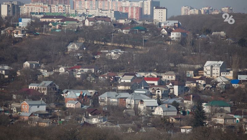 Ещё одно здание в Ставрополе отказались признавать объектом культурного наследия Краевое управление по охране ОКН назвало «Победе26» причину отказа внести в реестр дом 63 на ул. Льва Толстого, где якобы жил 15-летний герой первой Мировой войны Иван Панков. Специалисты пришли к выводу, что здание не обладает достаточной историко-архитектурной, художественной, научной и мемориальной ценностью. Перед тем, как дать оценку объекту, в управлении изучили информацию краевого архива и государственного музея-заповедника имени Г. Н. Прозрителева и Г. К. Праве и не нашли подтверждения тому, что в доме жил герой.