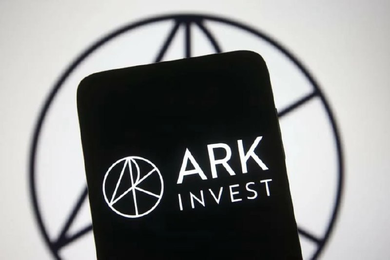 ARK Invest вложила $182 млн в BitMine ради накопления Ethereum  ARK Invest приобрела акции BitMine на сумму $182 млн, поддержав стратегию компании по достижению владения 5% эфиром. Полученные средства пойдут на покупку Ethereum.  Среди партнёров BitMine числятся такие игроки, как Founders Fund, Pantera, Kraken, DCG и Galaxy Digital. Компания занимается добычей и хранением криптовалют, включая Bitcoin и Ethereum, обладая майнинговыми активами в Техасе и Тринидаде.  Делая инвестиции через несколько своих фондов, ARK Invest подтверждает серьёзность подхода к развитию крипторынка.
