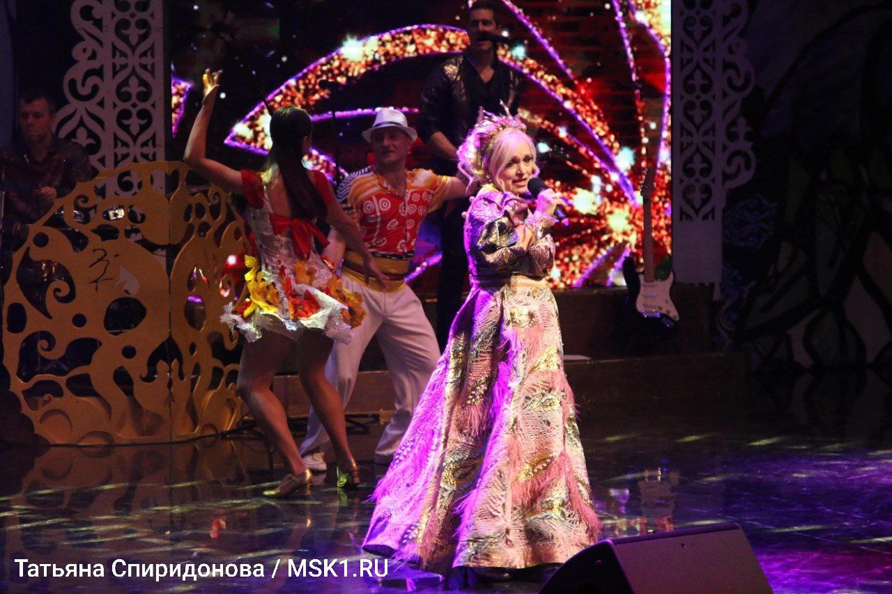 1 8 млн рублей от Кадышевой требует Дворец спорта в Петербурге Арбитражный суд зарегистрировал иск Ледового дворца на проспекте Пятилеток к Национальному театру народной музыки и песни Золотое кольцо Учредители театра Золотое кольцо певица Надежда Кадышева и её сын Григорий Костюк Гендиректор театра муж Кадышевой Александр Костюк Конкретные причины подачи иска не называются fontankaspb