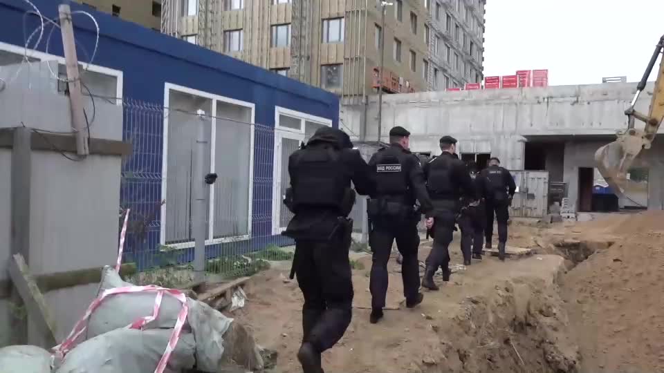 Рейд полиции в Петербурге: задержаны 50 нелегальных мигрантов на стройках