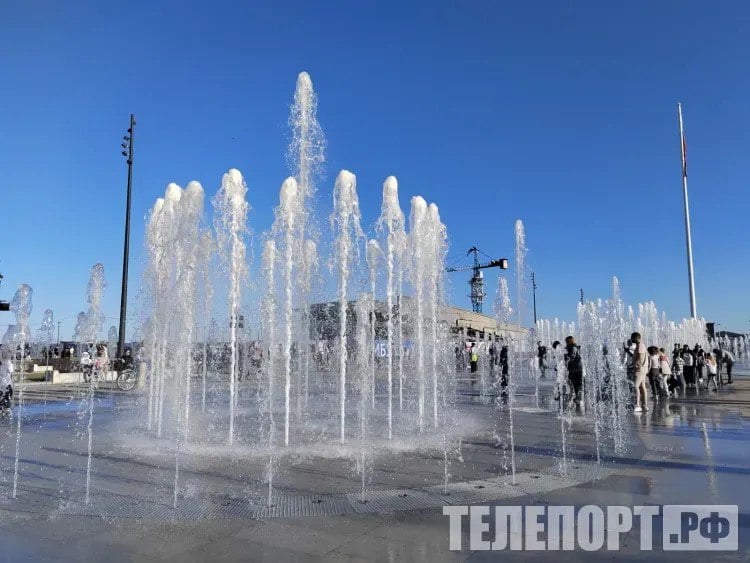 Власти запретили купаться в фонтанах Благовещенска  Внесено несколько изменений в Правила благоустройства города.  Так, например, теперь действует запрет на купание в фонтанах. Нельзя их загрязнять, повреждать элементы, заезжать на территорию фонтана на велосипеде, самокате и прочих средствах передвижения. В первую очередь это делается ради безопасности отдыхающих.  Продолжение