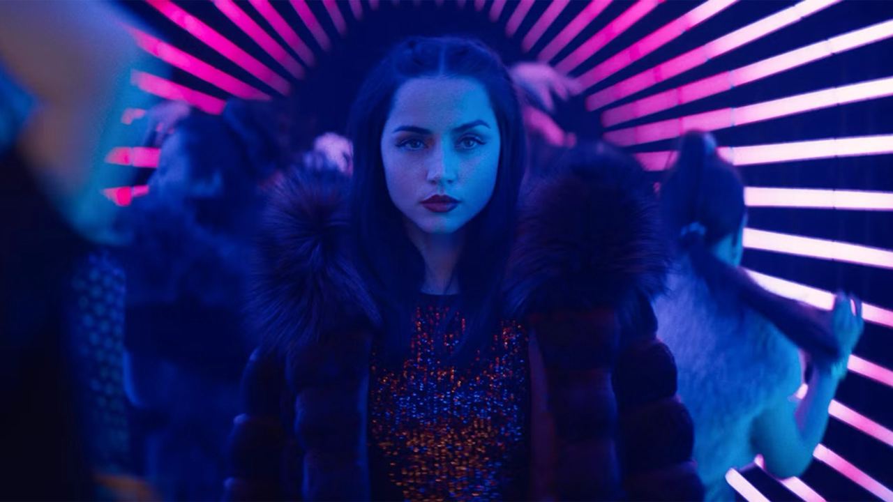 Одна из крупнейших студий Голливуда Lionsgate готовится к возвращению в Россию, пишет Variety, ссылаясь на собеседника, знакомого с ситуацией. Студия официально выпустит в российский прокат «Балерину» и «Иллюзию обмана 3» уже в этом году.