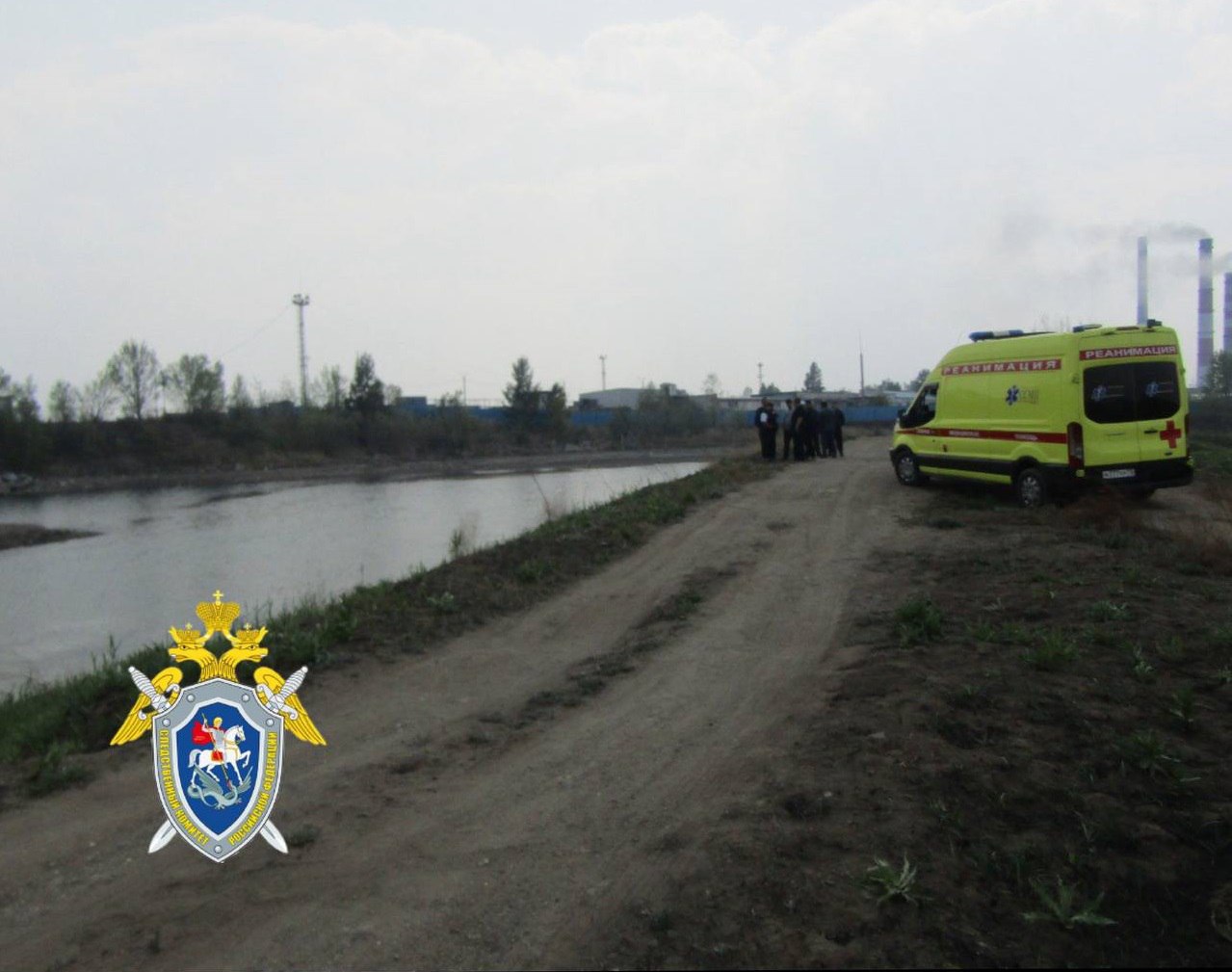 Следователи назначили экспертизу и провели допросы после гибели ребёнка в водоёме Читы Следователи в Забайкалье возбудили уголовное дело по факту гибели ребёнка в техническом канале озера Кенон. Также они провели допросы и назначили проведение экспертизы. По версии следствия, 8 июня 10-летний мальчик ушёл на озеро Кенон, не сказав родителям. Во время купания он утонул. Уголовное дело возбуждено по статье о причинении смерти по неосторожности. Следователи осмотрели место происшествия, допросили родителей ребёнка, назначили проведение судмедэкспертизы. В региональном Следственном управлении СК РФ призывали родителей и педагогов не оставлять детей без присмотра у воды, объяснять им правила поведения на водоёмах, рассказывать, куда можно обратиться за помощью в случае опасности, учить детей плавать и правильно действовать в экстремальных ситуациях на воде. Фото: телеграм-канал 18+ "Следком75" ChitaMedia Забайкальский край