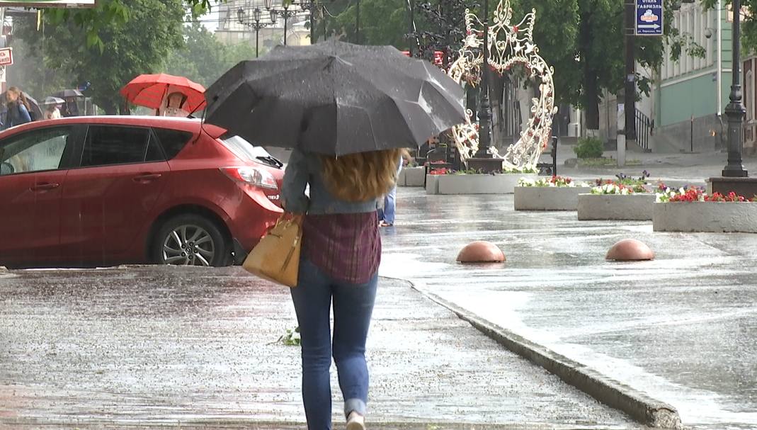 В Уфе разработают схему ливневой канализации на следующие 17 лет Власти Уфы закажут разработку двух стратегических документов по развитию инфраструктуры города: схему дренажно-дождевой канализации и схему газоснабжения до 2042 года. Глава администрации столицы Ратмир Мавлиев поручил Главному управлению архитектуры и градостроительства найти подрядчиков для создания документации. Таким же образом Главархитектура должна выбрать на конкурсной основе подрядчика для создания схемы газоснабжения на следующие 17 лет. Контракты на разработку документов планируется заключить до конца 2025 года. РБК-УФА