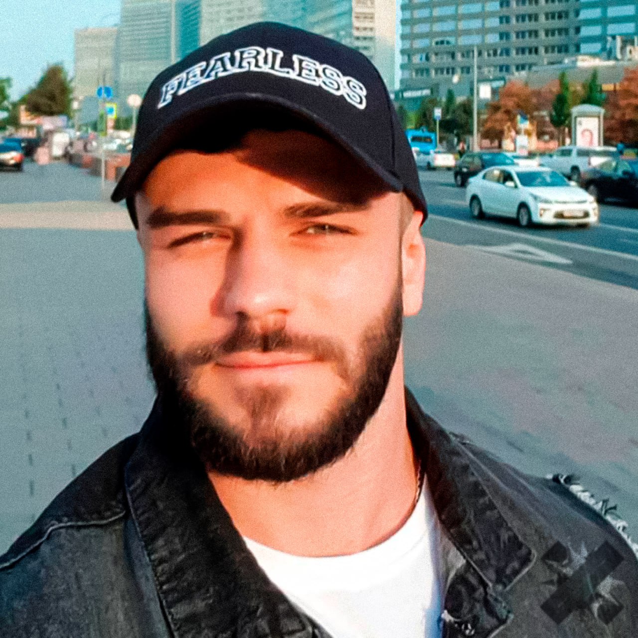 Убийство Владислава Позднякова явный фейк В сети ходит новость о том что Владислав Поздняков якобы был застрелен в Индонезии а в его каналах уже давно не выходят новые посты Однако в посольстве РФ в Индонезии заявляют что на данный момент у них нет никакой информации о гибели соотечественника Так что новость можно считать фейком особенно учитывая что подобное убийство Позднякова некоторое время назад уже происходило в Турции явно фейк ну а вдруг НЕ МОРГЕНШТЕРН