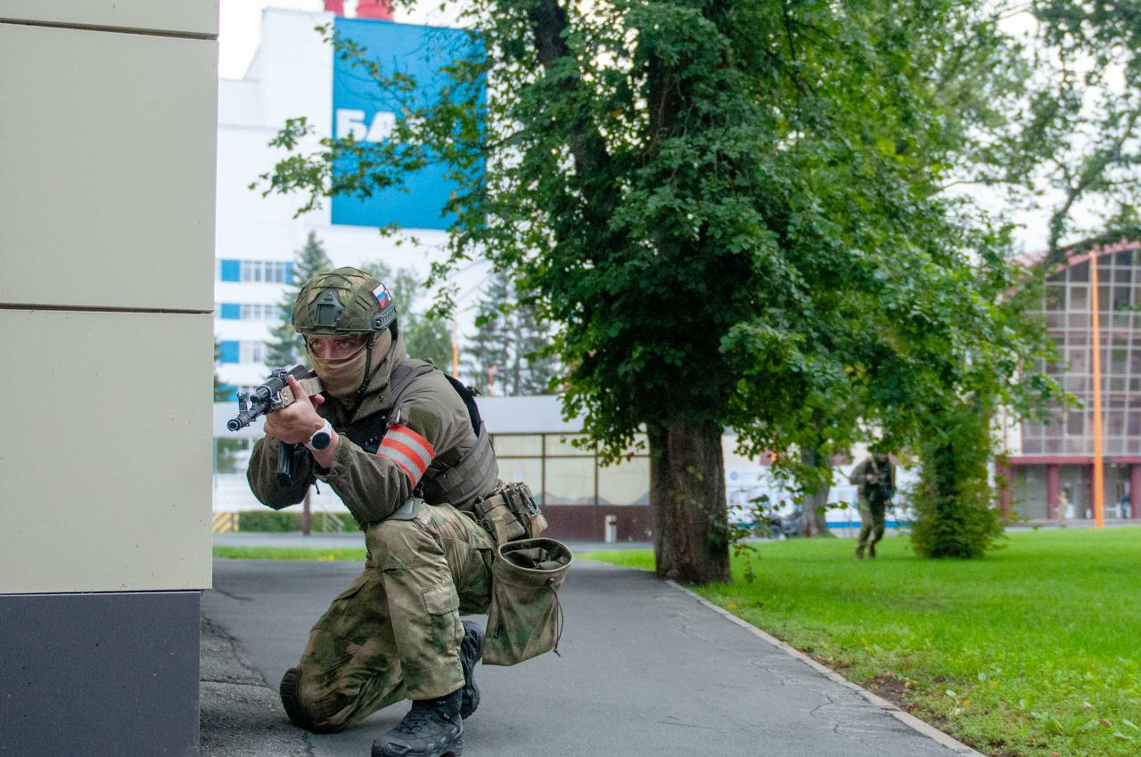 С 23 по 25 сентября на территории Белоярской АЭС пройдут командно штабные учения Военными будут применяться имитационные средства Просьба сохранять спокойствие и не прерывать своих занятий Подпишись на БАЭС