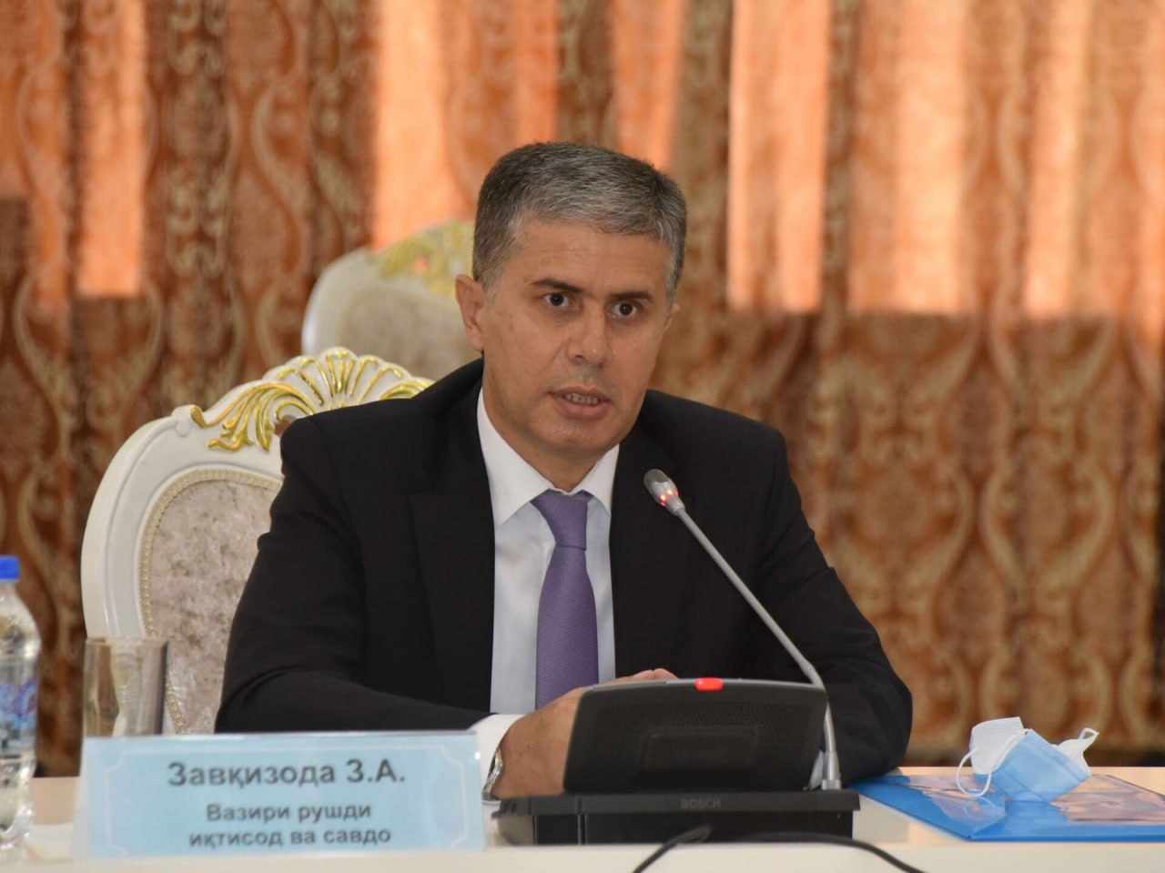 Таджики планируют вступить в ЕАЭС.   Об этом заявил, министр экономического развития и торговли Таджикистана Завки Завкизола. Сейчас они «изучают возможность вступления». Если это произойдёт, что таджики получат возможность беспрепятственного трудоустройства без патентов и экзаменов, доступ к социалке - от школ до пенсий без ограничений, свободное перемещение по внутренним паспортам и так далее. А это значит ещё больше безумной многонационалочки, ещё больше Крокусов и ещё больше русских с перерезанными горлом.      : Мигранты — всё как есть