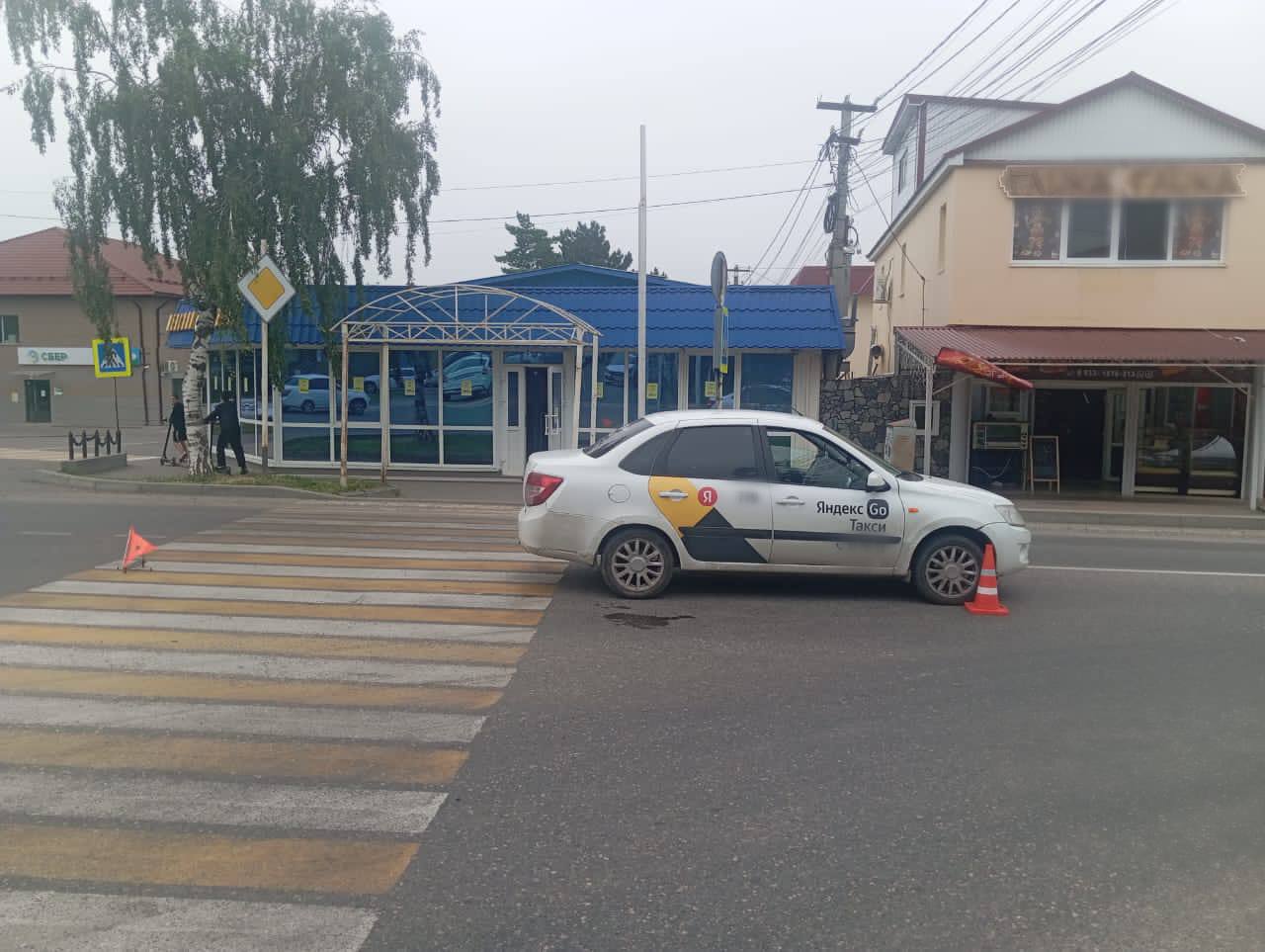 В ст. Ессентукской сбили перенес. Это произошло в 12 часов, на пешеходном переходе по ул. Гагарина. Водитель Гранты допустил наезд на несовершеннолетнего пешехода, который переходил проезжую часть справа налево, спешившись с велосипеда. В результате автоаварии 11-летний ребенок доставлен в Предгорную районную больницу. Установлено, что водитель автомобиля, 50-летний местный житель, за последние 2 года к административной ответственности привлекался несколько раз за нарушение скоростного режима, имеет стаж вождения 19 лет. В момент ДТП был трезв. /Подписаться