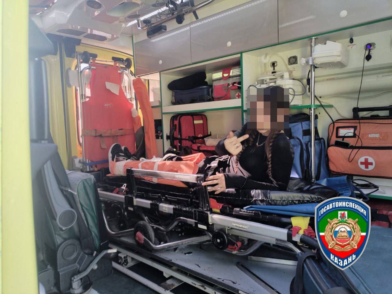 В Казани 15-летняя девочка на питбайке не справилась с управлением и врезалась в Газель на Горьковском шоссе «При опросе после ДТП в скорой она похоже передала пламенный привет всем своим знакомым и родным, а также тем взрослым, которые разрешили ей ездить и передвигаться по дорогам общего пользования» – сообщает Госавтоинспекция Казани