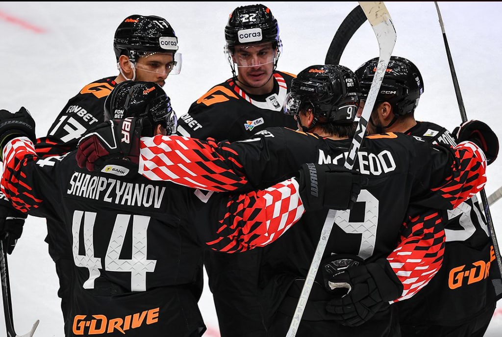 ХК Авангард одержал победу над Трактором в матче КХЛ со счетом 3 2 1 1 1 1 1 0 В составе омичей три шайбы оформили Джованни Фьоре Майкл Маклауд и Эндрю Потуральски Следующую игру омская команда проведет 16 ноября с Торпедо ХК Авангард Подписывайтесь на Ъ Сибирь