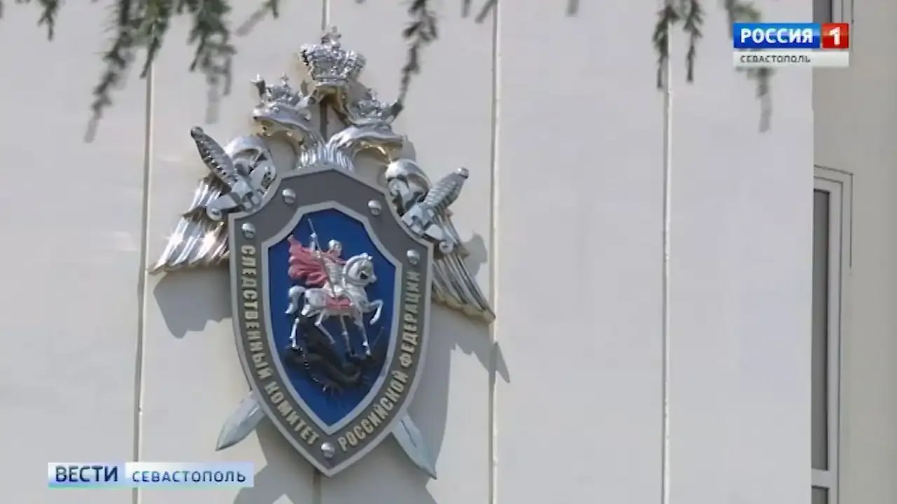 Многодетная семья из Севастополя лишилась жилья в 2014 году: СК начал проверку Ранее в социальных сетях было опубликовано обращение членов многодетной семьи с просьбой о помощи к Бастрыкину. Сообщается, что семья, проживая в Севастополе, вероятно, стала жертвой мошенников, из-за действий которых в 2014 году была лишена положенного им по наследству от покойной матери жилья, сообщили в Информационном центре СК. Республиканский Следком ведёт доследственную проверку по статье мошенничество. Председатель СК России Александр Бастрыкин затребовал доклад по доводам обращения и о ходе проверочных мероприятий. Вести Севастополь
