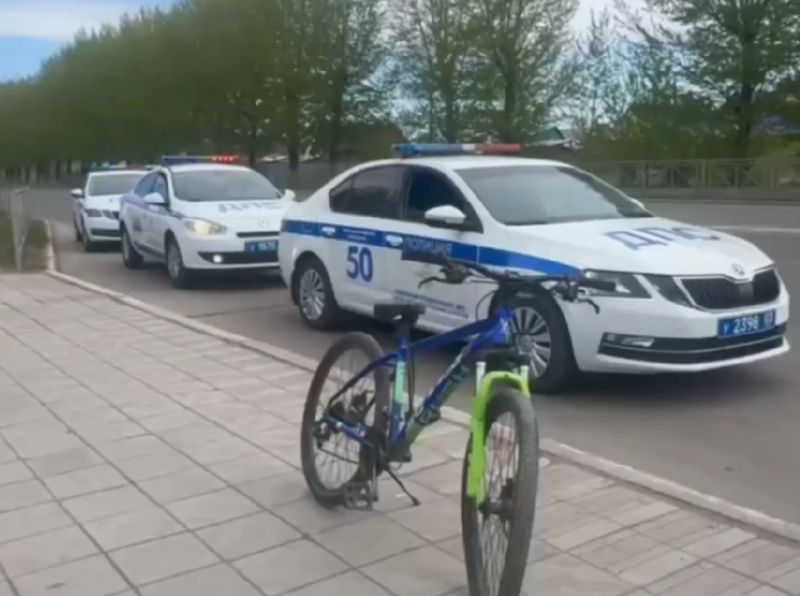 В Улан-Удэ посреди дня пьяный водитель сбил мальчика ДТП с участием ребенка случилось сегодня около часа дня на улице Дорожной в Улан-Удэ. Там на пешеходном переходе 36-летний водитель автомобиля «Хонда ЦРВ» сбил 12-летнего мальчика, пересекавшего проезжую часть на велосипеде. #Бурятия Подробности в «Номер один» Сообщить нам свою новость можно по кнопке: Письмо в редакцию
