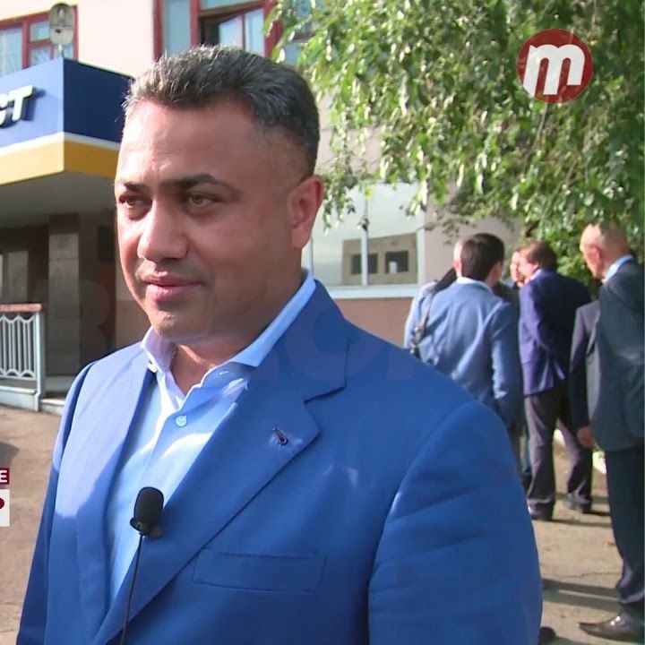 Экс владелец Химок Туфан Садыгов благополучно отправив подмосковную команду в футбольное небытие похоже взялся за старое Правда уже перенеся свои дела в соседнюю Турцию и вложившись в тамошний клуб первой лиги Серикспор Как стало известно изданию Sport Baza футболисты и персонал турецкого клуба столкнулись с двухмесячной задержкой зарплаты До сих пор неизвестно выплачена ли она в полном объёме Этим летом команду возглавил Сергей Юран а также в неё перешли российские игроки Дмитрий Тихий Илья Берковский Кирилл Гоцук Илья Садыгов Расул Гусейнов Александр Мартынов и Артём Юран Надо отметить что задержки зарплат в турецком футболе не редкость Например футболист Нижнего Новгорода Огнен Ожегович отданный этой зимой в аренду Сакарьяспору бойкотировал тренировки и матчи команды из за трёхмесячной задержки выплат Подписывайтесь это Sport Baza