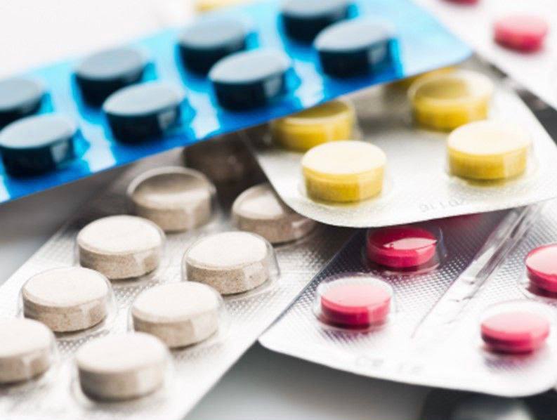 В Екатеринбурге прокуратура добивается обеспечения ребенка инвалида лекарством необходимым ему по жизненным показаниям Прокуратура Верх Исетского района г Екатеринбурга провела проверку по обращению местной жительницы о необеспечении ее несовершеннолетнего сына 2011 г р лекарственным препаратом необходимым ему по жизненным показателям Установлено что несовершеннолетний с сентября 2024 года имеет группу инвалидности в связи с установлением диагноза гипофосфатемический рахит с гиперкальциурией В октябре 2024 года пациент консилиумом врачей признан нуждающимся в обеспечении лекарственным препаратом длительно Вместе с тем несовершеннолетний данным лекарствомобеспечен не был В связи с изложенным прокуратура направила в Ленинский районный суд г Екатеринбурга исковое заявление о возложении на региональное Министерство здравоохранения обязанности обеспечить несовершеннолетнего медикаментами Суд удовлетворил исковые требования прокурора в полном объеме После вступления судебного акта в законную силу прокуратура проконтролирует фактическое восстановление прав ребенка на лекарственное обеспечение