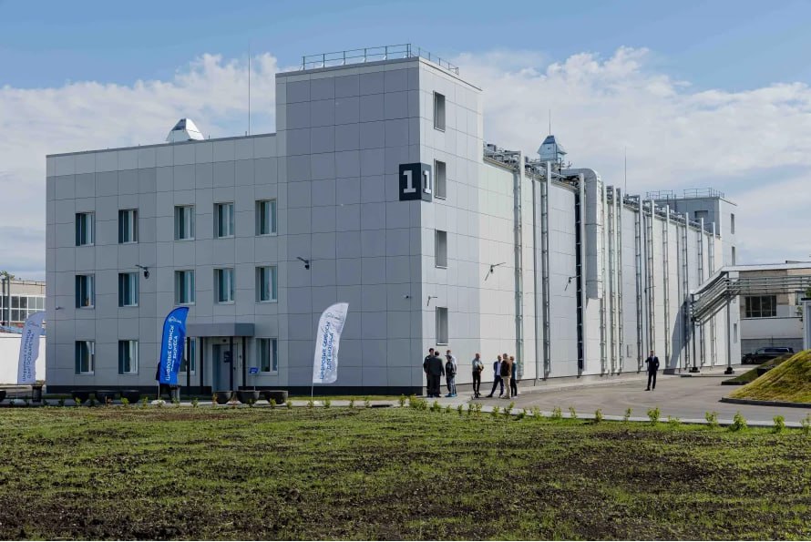 На 50 снизится ставка налога на имущество для новых нижегородских дата центров начиная с 2026 года Этот законопроект утвердили сегодня в ходе заседания ЗСНО Новая мера поддержки ИКТ отрасли распространяется на ЦОДы построенные после 1 января 2026 года и включённые в реестр центров обработки данных РФ Льгота будет действовать в течение пяти лет с момента ввода дата центра в эксплуатацию Новый законопроект поможет привлечь в нижегородскую инфраструктуру связи и ЦОДов больше инвестиций строить новые дата центры и наращивать конкурентоспособность нашей ИКТ отрасли отметил замгубернатора Егор Поляков