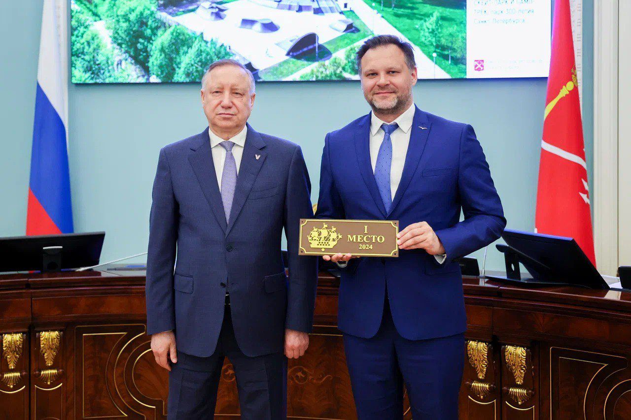 Получил из рук губернатора Санкт-Петербурга Александра Беглова почетный знак победителя – ведь в 2024 году Приморский район занял 1 место на городском смотре-конкурсе на лучшее комплексное благоустройство территорий районов. Действительно, была проделана большая работа. В рамках реализации мероприятий регионального проекта «Формирование комфортной городской среды» и проекта «Твой бюджет» выполнены работы по благоустройству двух общественных пространств: на набережной Большой Невки от ЗСД до стадиона «Приморец», а также в сквере на Шуваловском проспекте. В этом году не будем снижать темп. Продолжатся работы по благоустройству набережной Большой Невки. Новая спортивная площадка появится на Ланской улице, 3, а у культурно-досугового центра «Максим» на Ланском шоссе, 35 – сквер в кинематографической тематике. Начнется первый этап благоустройства аллеи Чернобыльцев. Подчеркну, что вопросы благоустройства согласовываются с жителями района. Ваше мнение важно и всегда учитывается при выполнении работ по улучшению городской среды.