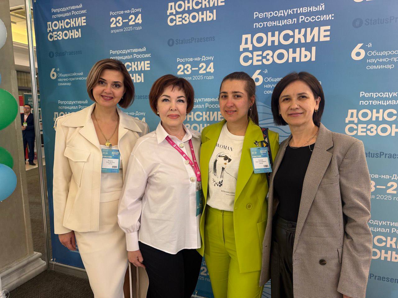 В Ростове-на-Дону прошел Общероссийский научно-практический семинар "Репродуктивный потенциал России". Ведущие специалисты страны в области акушерства и гинекологии, практикующие врачи из многочисленных регионов РФ собрались, чтобы обсудить актуальные вопросы, поделиться опытом и представить новые исследования. В работе семинара приняла участие главный врач ГБУ ДНР "Городской родильный дом г. Макеевки" Венера Альбертовна Хоменко, а также врачи акушеры-гинекологи из городов Донецкой Народной Республики. В рамках данного мероприятия были представлены результаты последних исследований, касающихся как профилактики, так и лечения различных заболеваний женской репродуктивной системы. Участники делились своими находками в области репродуктивного здоровья, новыми подходами к ведению беременности и родов, а также современными методами диагностики. Особенно ценной была возможность из первых уст получить практические рекомендации профессоров В.Е. Радзинского, М.Р. Оразова, М.Б. Хамошиной, А.В. Соловьевой и других ведущих ученых России. В ходе семинара были представлены инновационные разработки по лечению таких заболеваний как эндометриоз, миома матки, аномальные маточные кровотечения, рецидивирующие инфекции репродуктивной сферы. Большое внимание было уделено вопросам профилактики старения и сохранению активного долголетия женщин, что приобретает особое звучание в рамках Национального проекта "Продолжительная и активная жизнь". Участники семинара имели возможность получить важные знания юридических аспектов оказания акушерско-гинекологической помощи в рамках Школы юридической самообороны врача. Данное мероприятие предоставило уникальную возможность для налаживания контактов между специалистами из различных регионов страны. Участники обменивались опытом, обсуждали совместные проекты и находили партнеров для будущих исследований. Это особенно важно в условиях стремительного развития медицины, когда сотрудничество между учеными и практиками значительно улучшает результаты лечения заболеваний и повышает эффективность профилактических мероприятий.