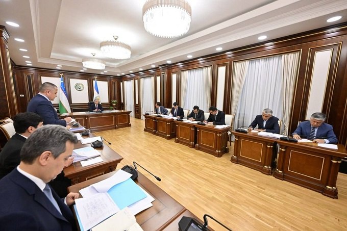 В Бухарской области штаб реформ, созданный по инициативе президента, разработал пакет из 21 нового проекта на $1,7 млрд. Их реализация создаст 32 тыс. рабочих мест и обеспечит экспортный потенциал на $180 млн.  Турецкие предприниматели проявили интерес к добыче и переработке графита в Пешкунском районе. Вьетнамская компания намерена построить жилой комплекс, индийская — хирургический центр. На участке 217 га планируется реализовать 260 проектов с созданием более 10 тыс. рабочих мест.   В Бухаре также предложено привлечь иностранных инвесторов для строительства крупного торгово-развлекательного парка, который будет способен задержать туристов на длительное время в регионе:     Telegram     Instagram     YouTube