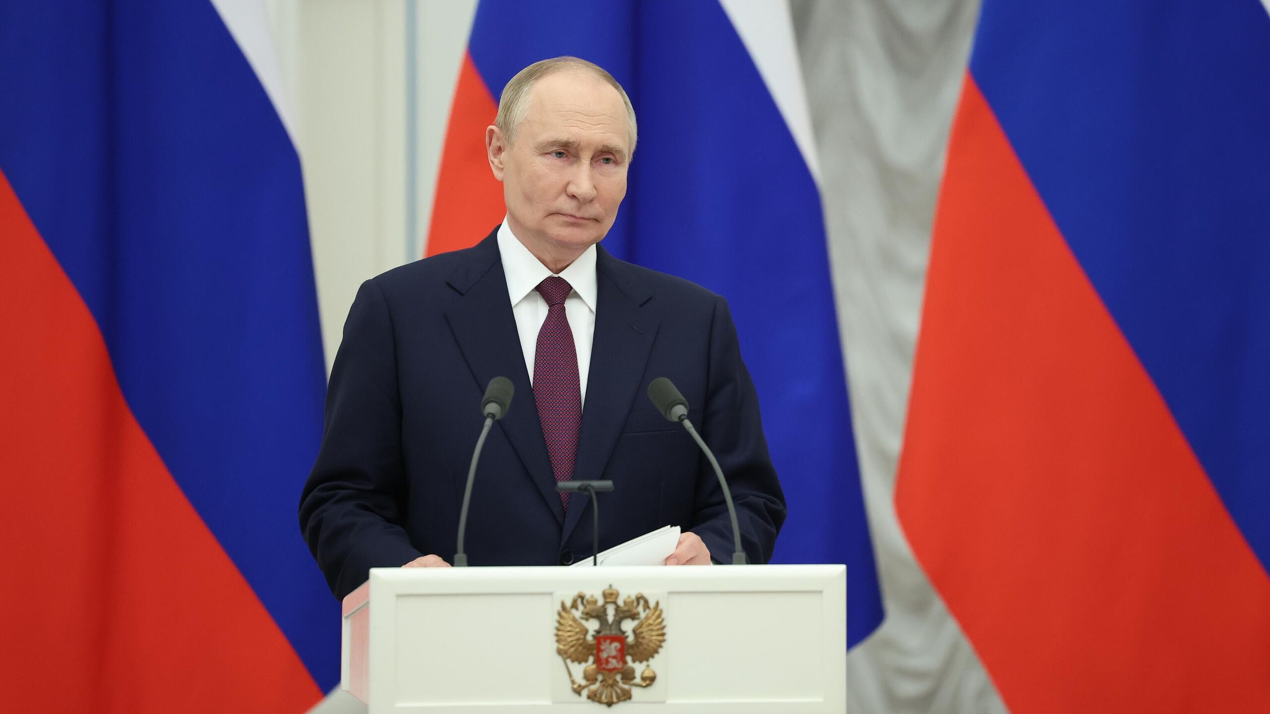 Президент России Владимир Путин не дрогнул в вопросе Украины, заявил бывший министр обороны США Роберт Гейтс в интервью Bloomberg. Он добавил, что цели Путина не менялись с самого начала конфликта.