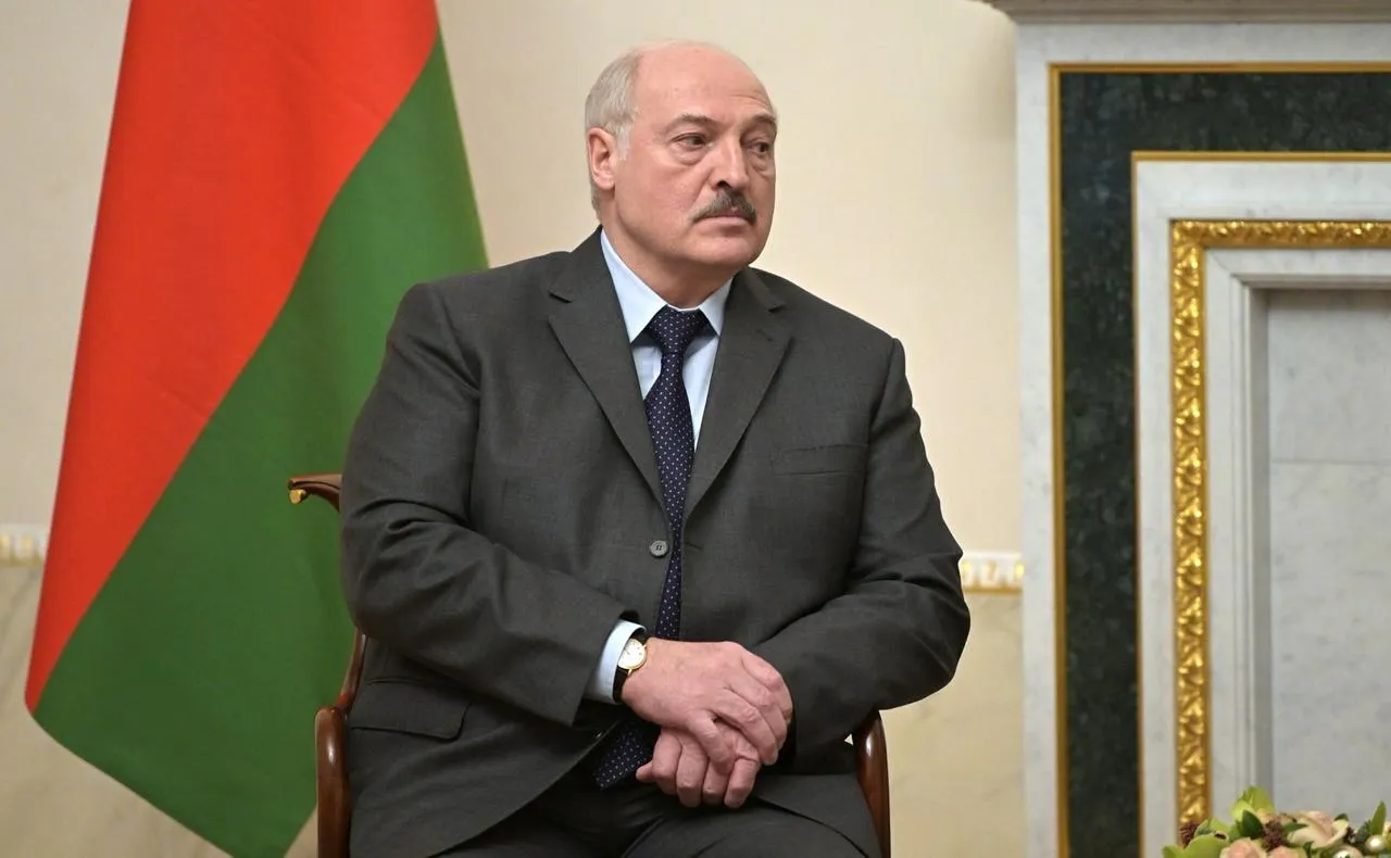 Зеленский пригрозил похищением Лукашенко Президент Украины заявил что на территории Беларуси усилили активность вооружённые силы Он также отметил что события в Венесуэле должны удержать руководство Беларуси от ошибок фактически намекнув на историю с похищением Мадуро Резервный канал Подпишись Наш ускоритель Интернета