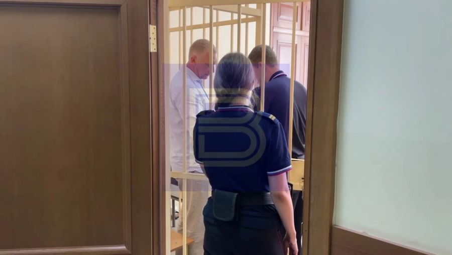 Дмитрия Драного заключили под стражу на 2 месяца, сообщают «Вести». Бывший глава администрации города Кирова, директор АО «Ярдормост», задержанный в Ярославле, подозревается во взятке в особо крупном размере.  Прислать новость:      Подпишись на «Источник»
