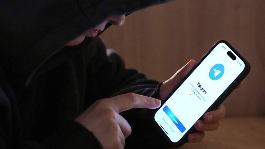 Telegram усилил защиту от спама и фишинга  В свежем обновлении Telegram для iOS и macOS ссылки от незнакомцев теперь отображаются как обычный текст. Чтобы сделать их активными, нужно:   - Добавить отправителя в контакты   - Скрыть плашку в чате   - Переслать сообщение в «Избранное»    Спамеры в шоке, а пользователи под надёжной защитой.     Техничка