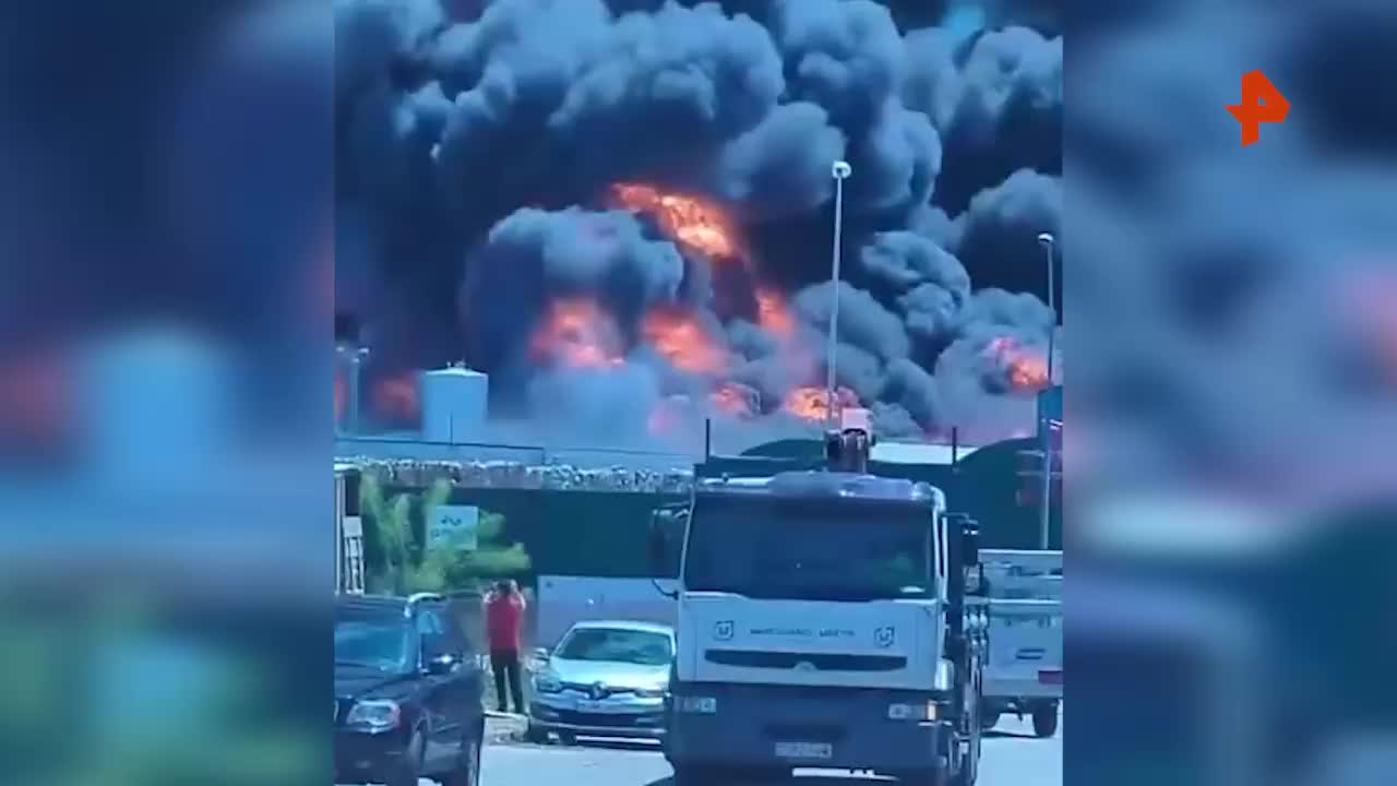 Пожар в Волжском: оперативная ликвидация возгорания в контейнере