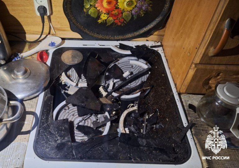 В квартире улан удэнцев выбило окно из за рванувшего газового баллончика На улице Жердева в квартире 5 этажного дома произошел хлопок бытового газового баллончика оставленного на кухне без присмотра В результате на кухне выбило окно К счастью пострадавших нет