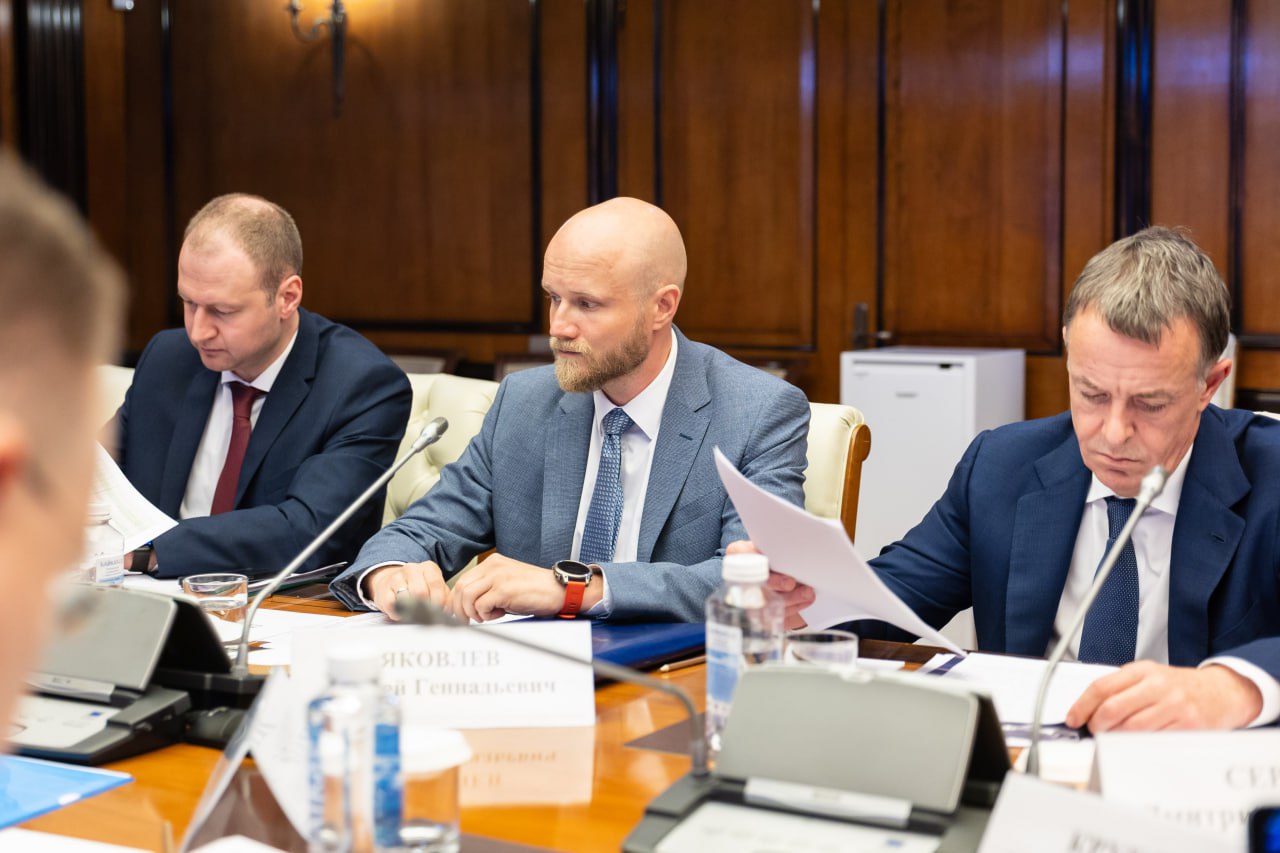 Дмитрий Патрушев обсудил с руководством отраслевых союзов развитие экспорта сельскохозяйственной продукции Вице-премьер подчеркнул важность исполнения указа Президента по увеличению объема экспортных поставок. Участники совещания обсудили динамику экспорта продукции агропромышленного комплекса в текущем году и необходимые меры для повышения эффективности действующих механизмов поддержки экспорта. По итогам совещания руководители отраслевых ассоциаций и союзов проведут необходимую работу с каждой компанией-экспортером и возьмут на особый контроль достижение плановых показателей экспорта в текущем году. Минсельхозу, в свою очередь, поручено своевременно принимать требуемые меры для обеспечения положительной динамики экспорта. Новости Правительства России